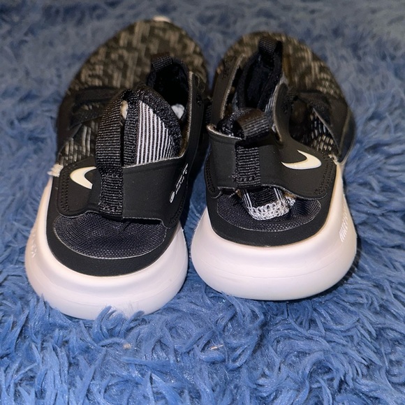 Nike Flex Run 2.0 (2018) - Women Size 9. - Picture 2 of 5